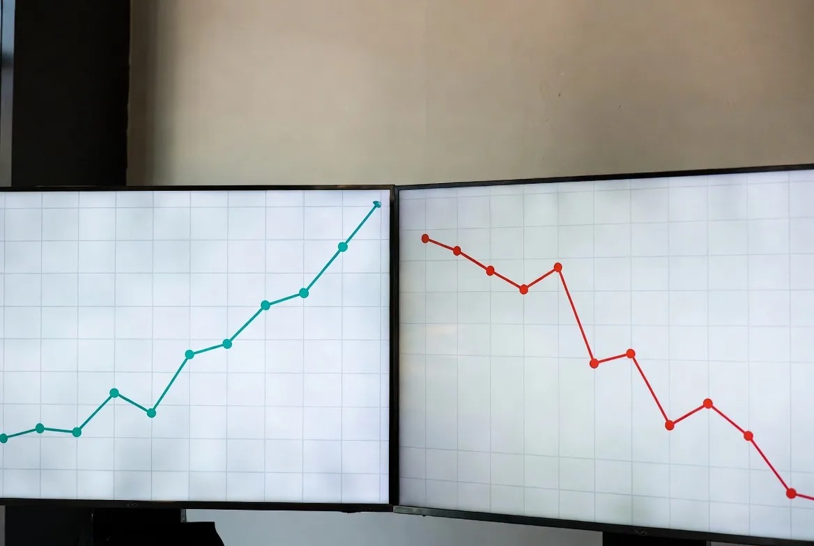 comparison of rising bull market and falling bear market charts