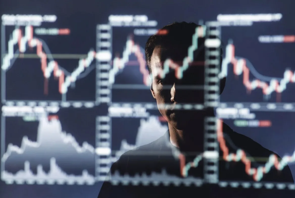 trader reacting to crypto losses and market crash