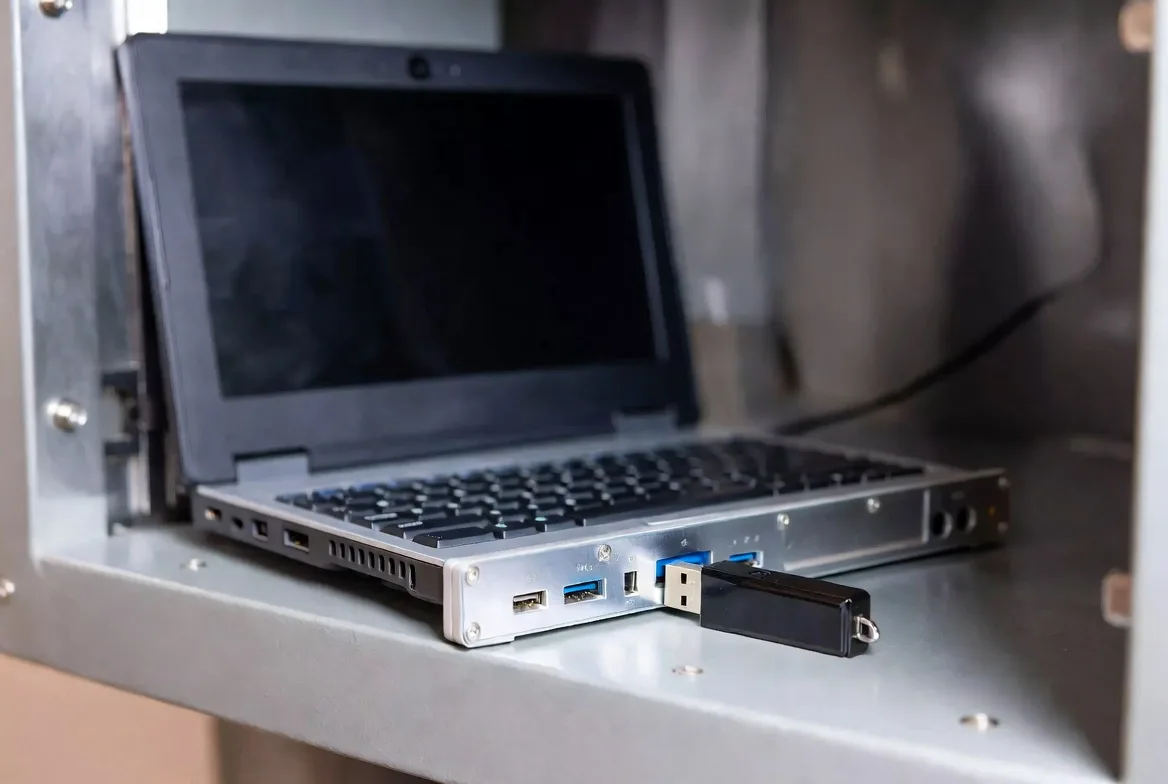 air-gapped crypto cold storage device used for offline transaction signing