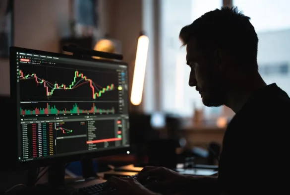 Bitcoin price sideways, long-term holders buying quietly