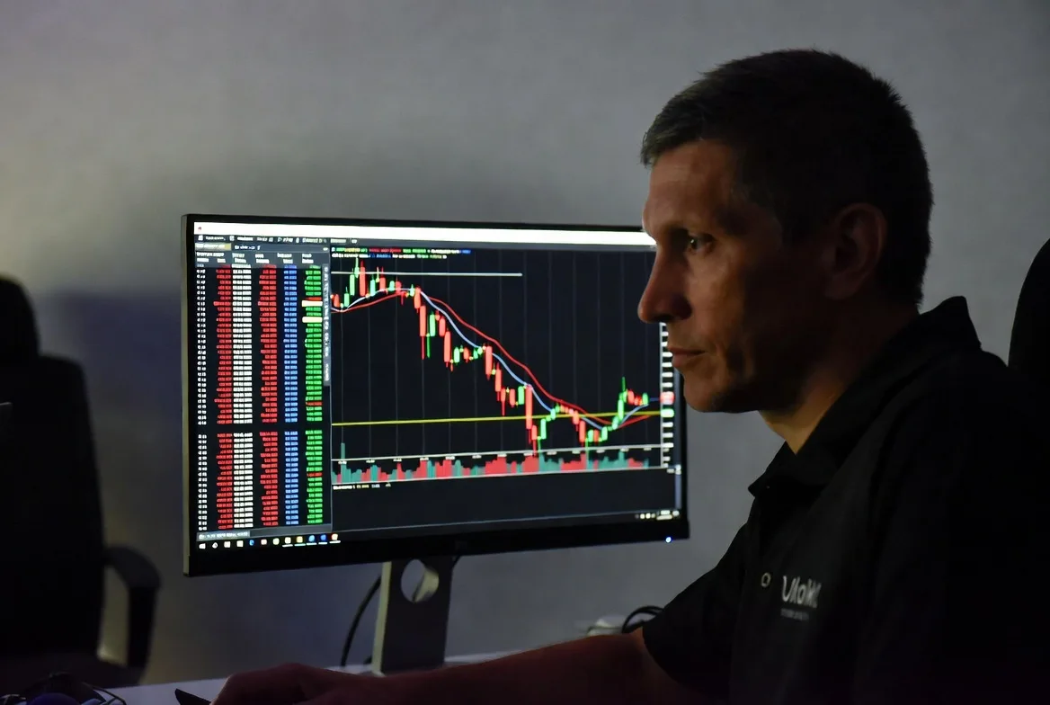 OTC pricing relative to public exchange mid-market